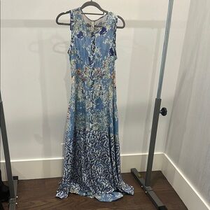 Elegant Floral Sleeveless Maxi Dress in Blue